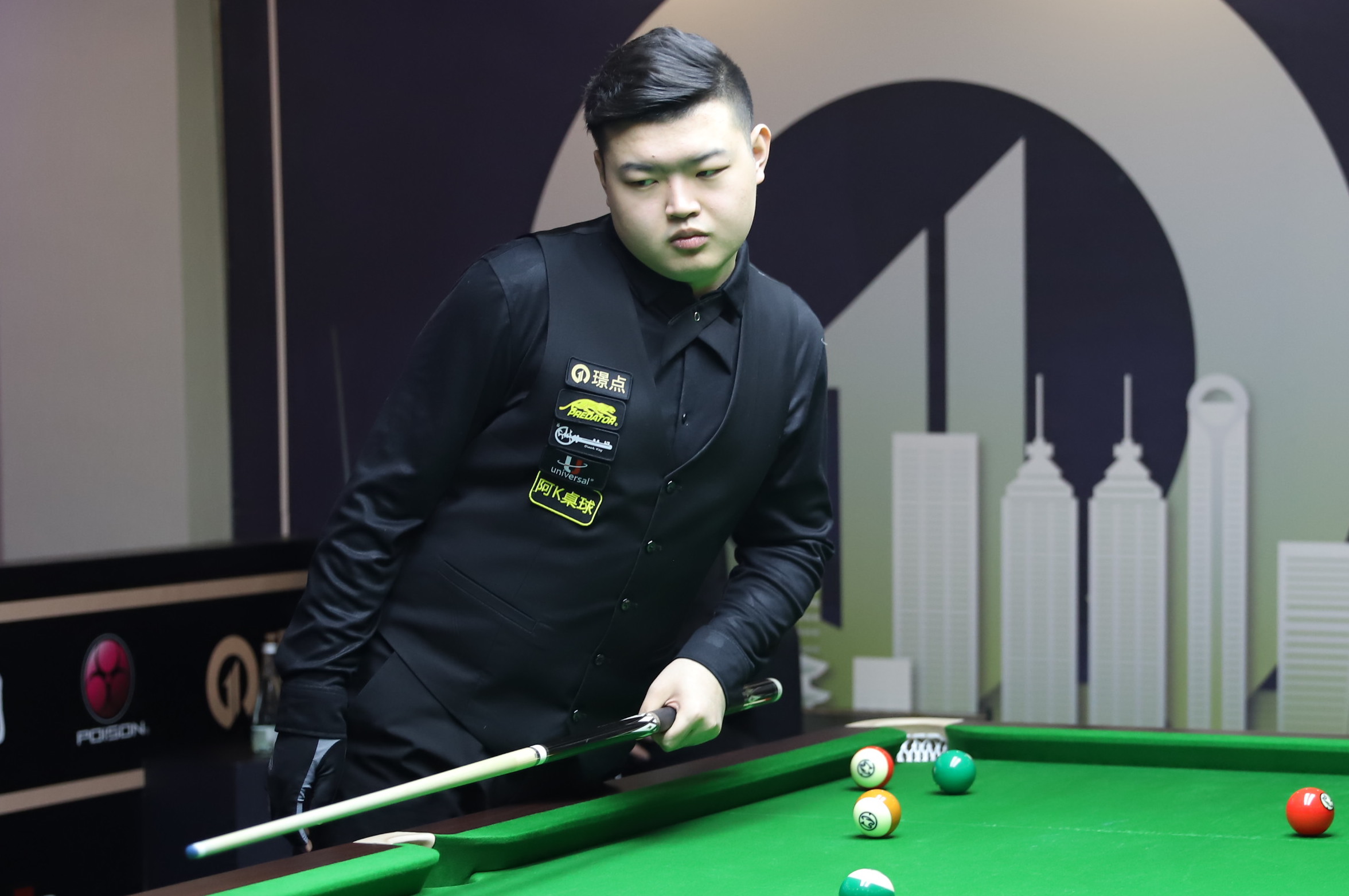 侧翼球员依 侧翼球员依