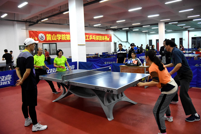 进场的观众 进场的观众