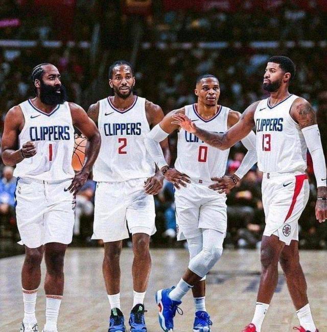 随后与队友 随后与队友